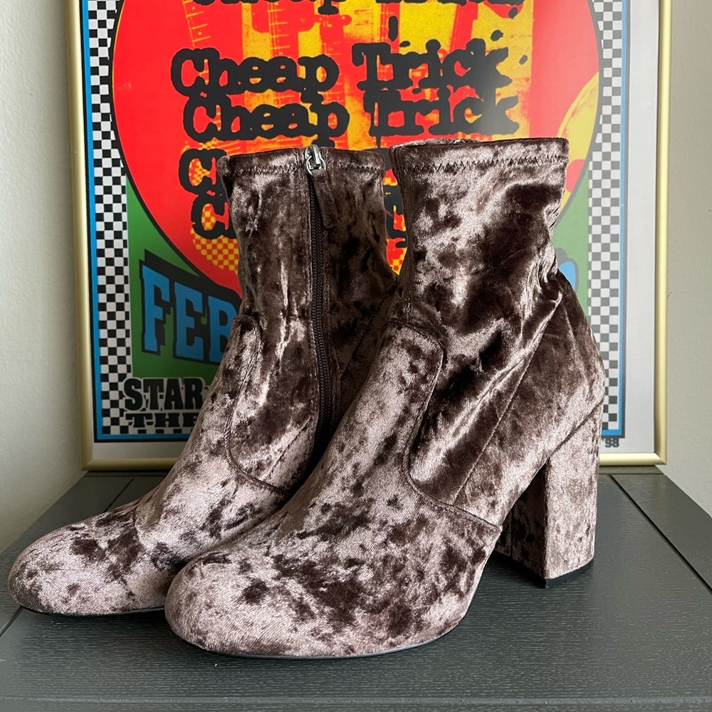 Light Purple Velvet Steve Madden Sock Booties (Size 9.5)
